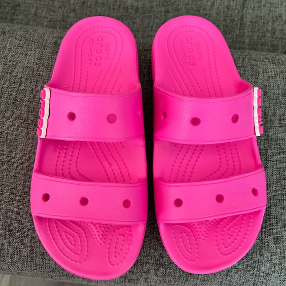 Size 8 Unisex Crocs Classic Sandal. Great condition - Picture 4 of 5